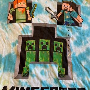 Minecraft Boys T shirt NWT-size Boys LARGE.